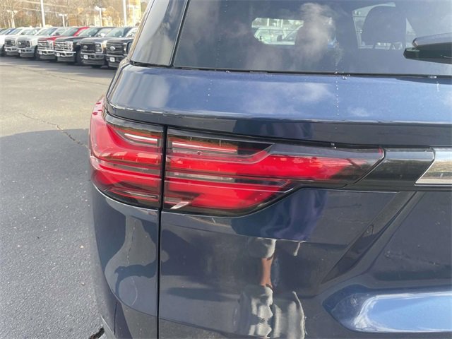 Used 2022 Chevrolet Traverse LT image 32