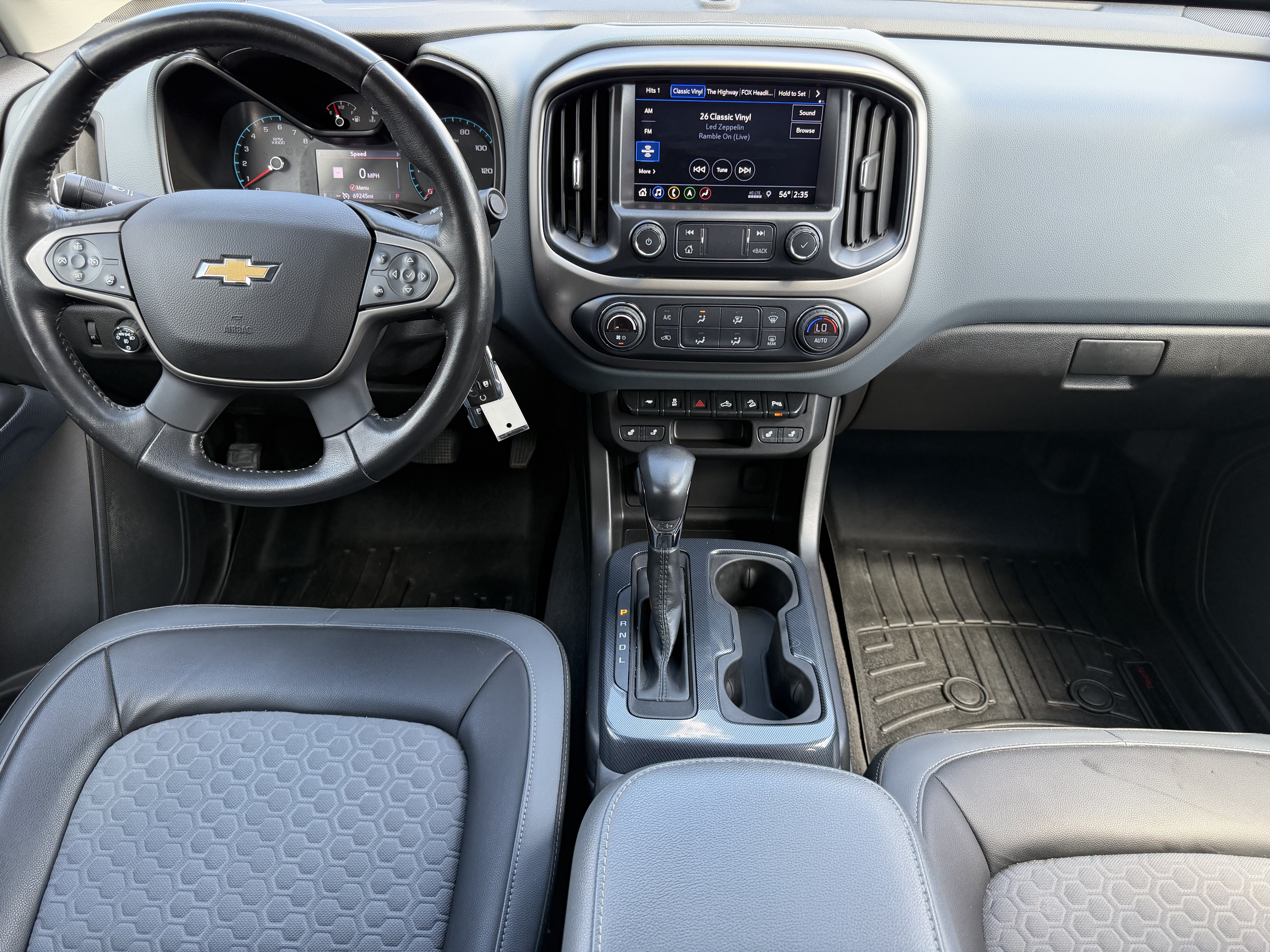 Used 2022 Chevrolet Colorado Z71 AWD/4WD image 9