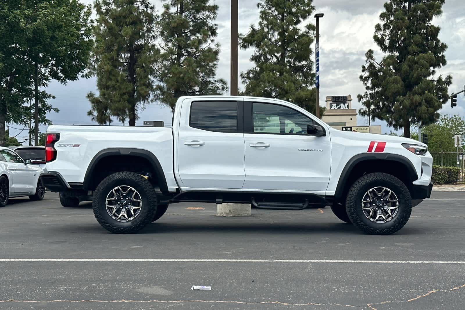 Used 2024 Chevrolet Colorado ZR2 AWD/4WD image 9
