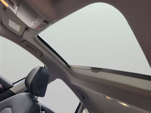 Used 2025 Volkswagen Jetta SE FWD image 12