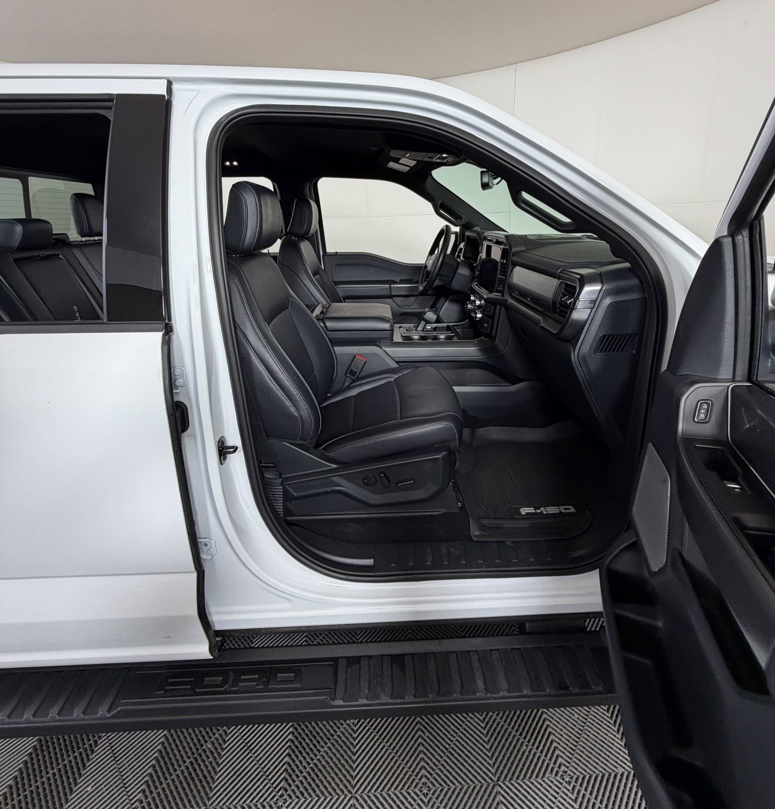 Certified 2025 Ford F150 Lariat w/ Equipment Group 501A Mid image 6