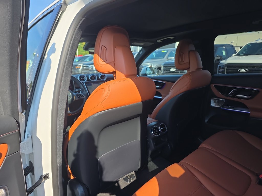 Used 2025 Mercedes-Benz GLC 300 4MATIC image 17