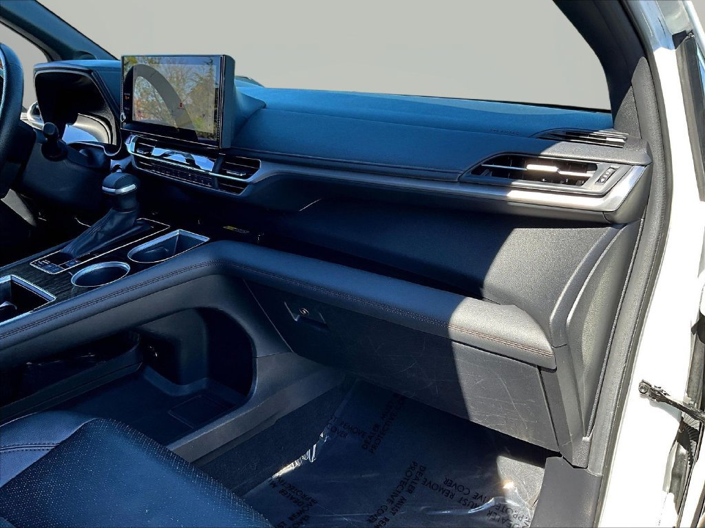Used 2025 Toyota Sienna Platinum AWD/4WD image 34