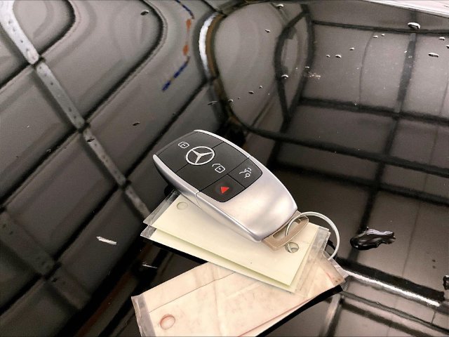 Used 2026 Mercedes-Benz GLB 250 4MATIC image 9
