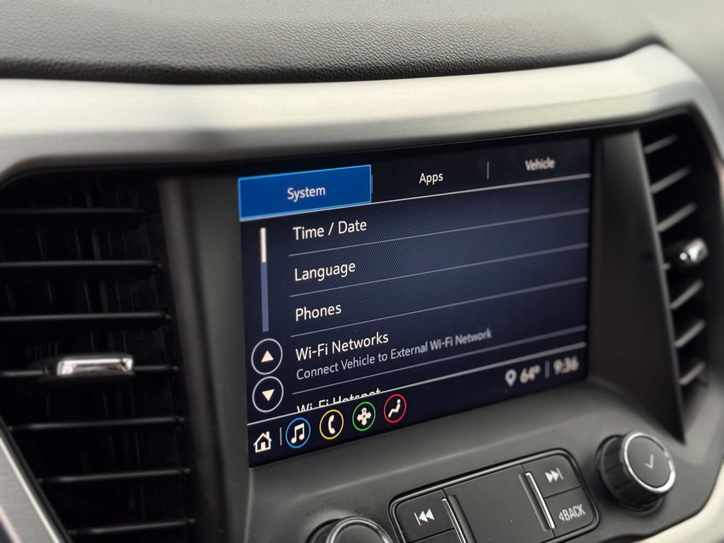 Used 2022 GMC Acadia SLE w/ Driver Convenience Package FWD image 22