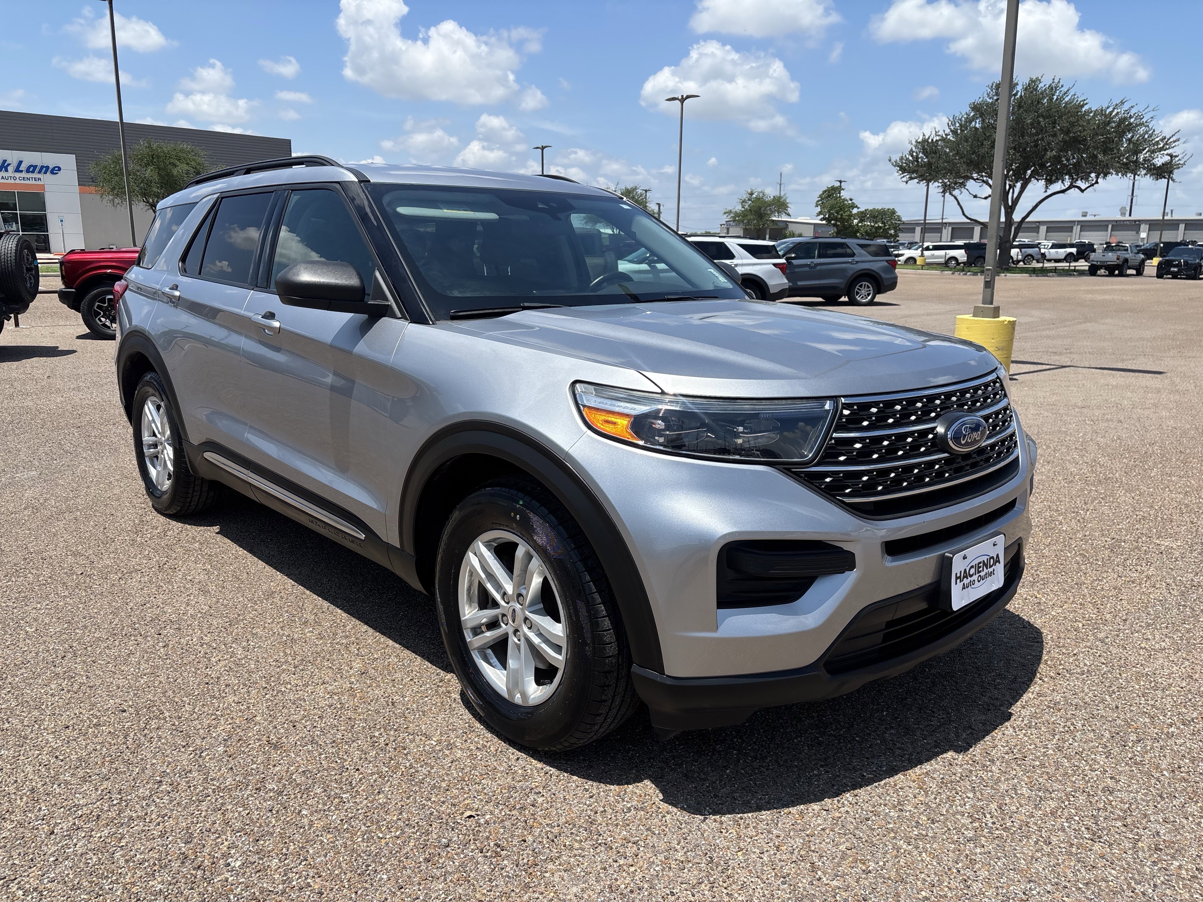 Certified 2022 Ford Explorer XLT RWD image 5