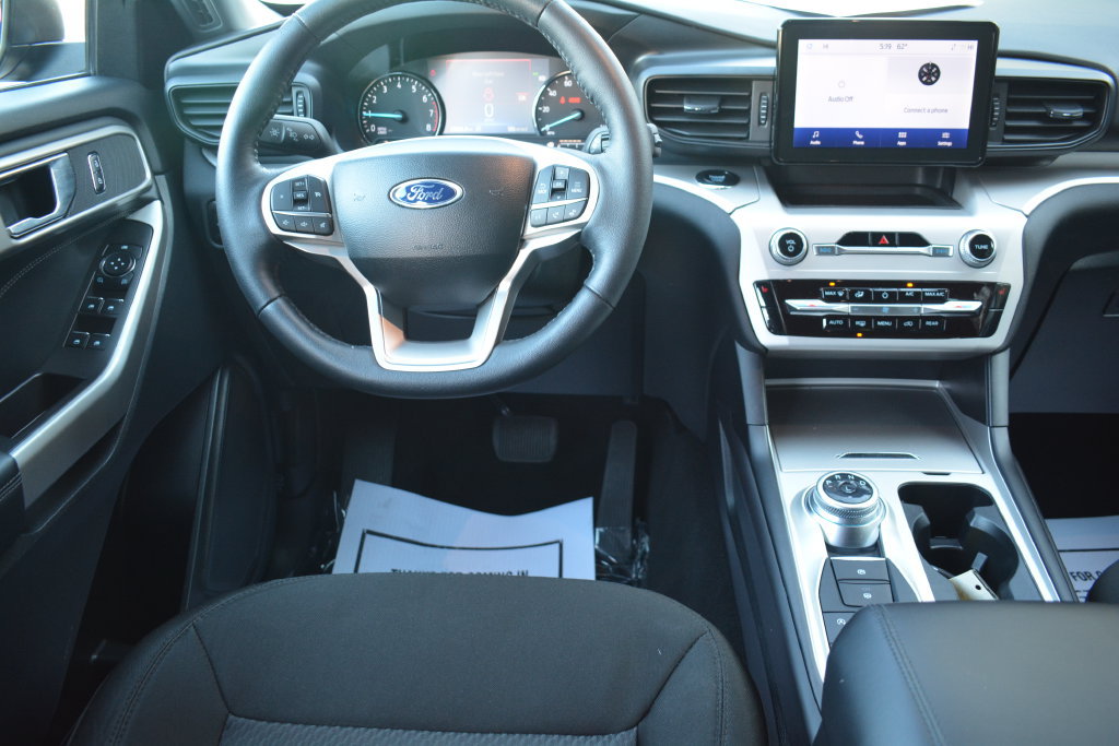 Certified 2024 Ford Explorer XLT AWD/4WD image 3