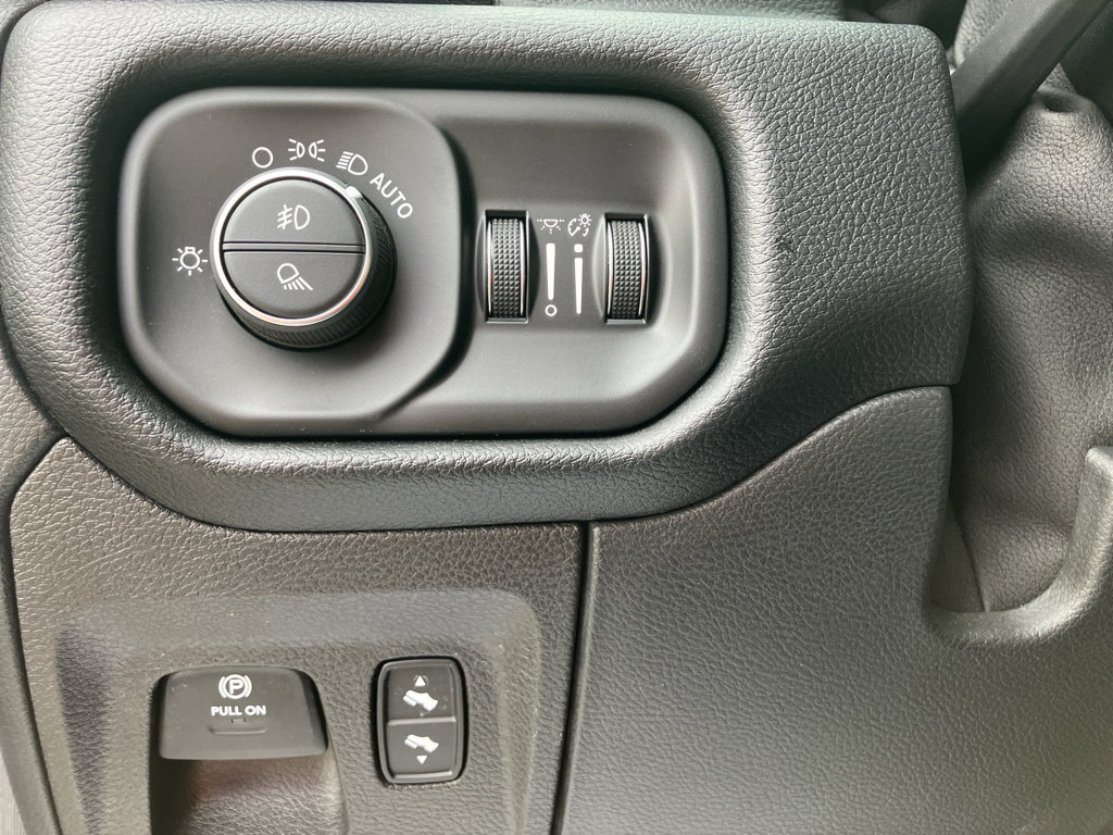 Used 2022 RAM 1500 Laramie AWD/4WD image 17