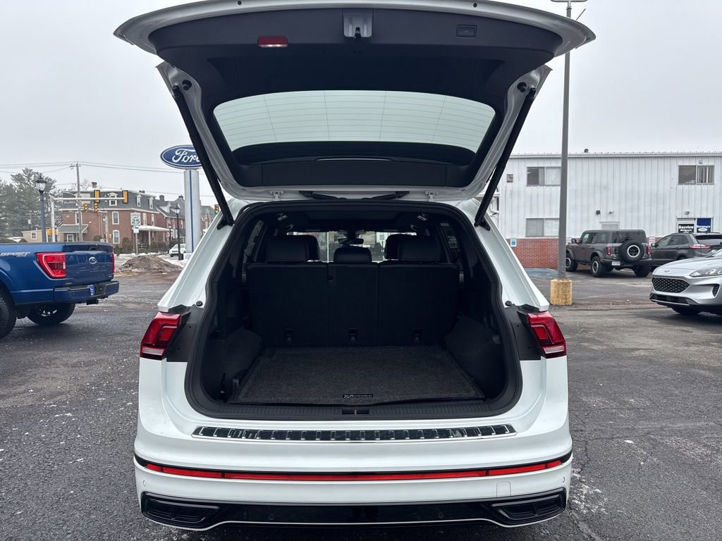 Used 2024 Volkswagen Tiguan SE R-Line image 11