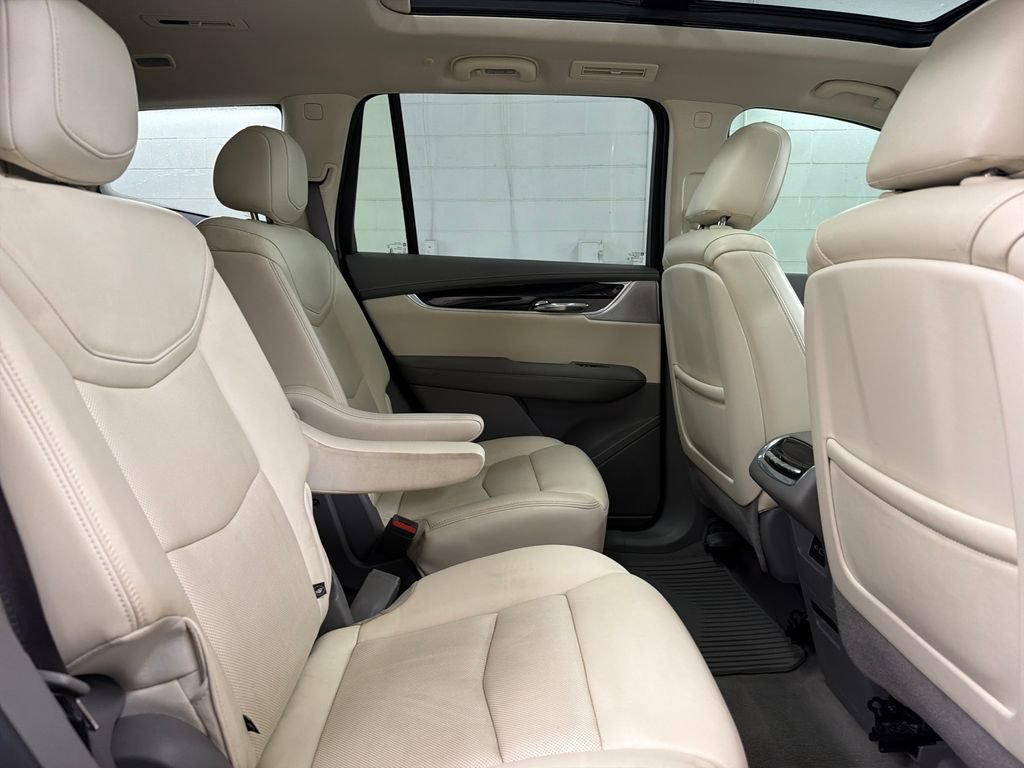 Used 2020 Cadillac XT6 Premium Luxury FWD image 32