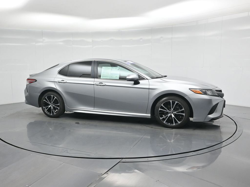 Used 2020 Toyota Camry SE image 3