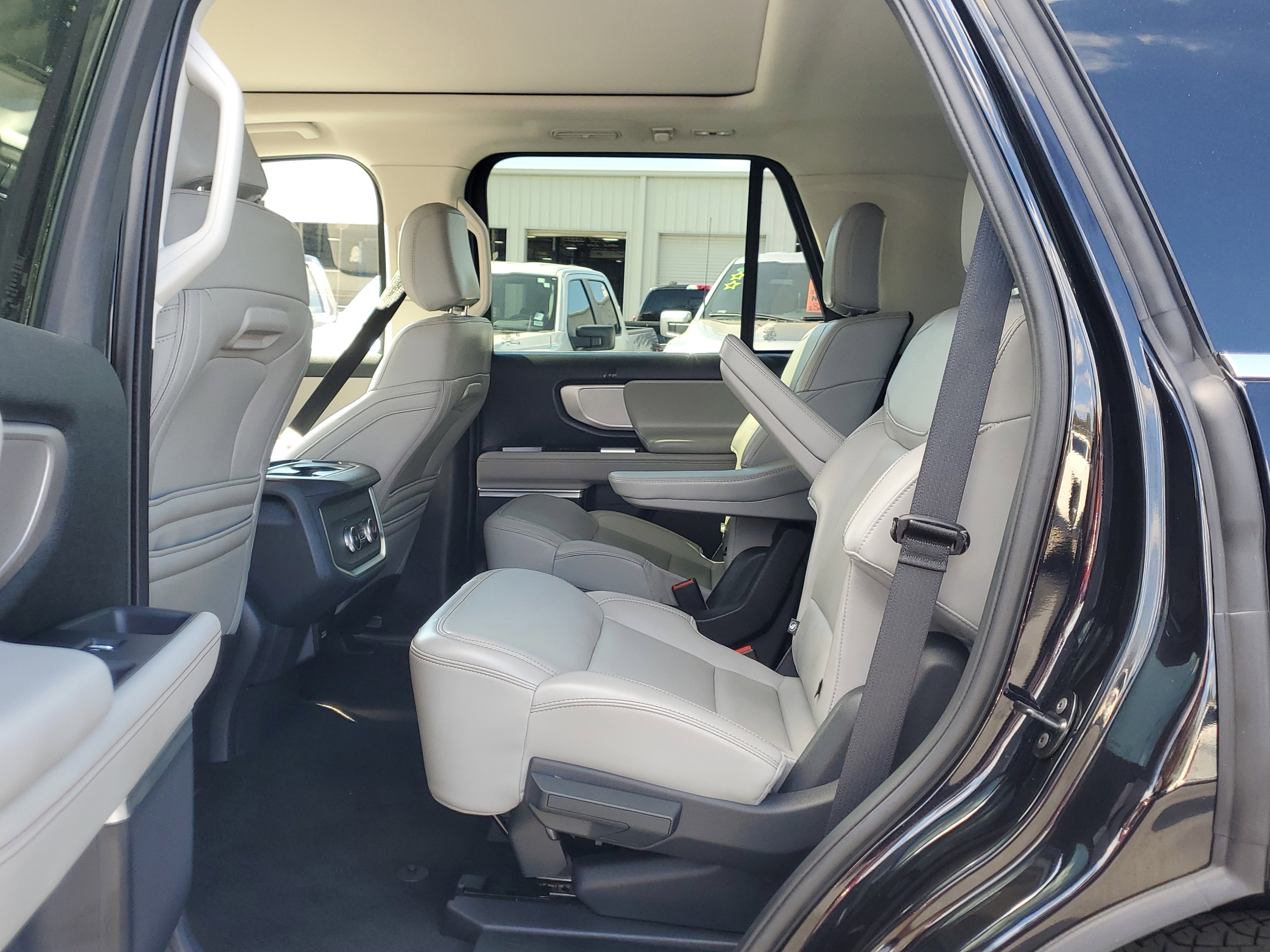 Certified 2025 Ford Expedition Active image 14