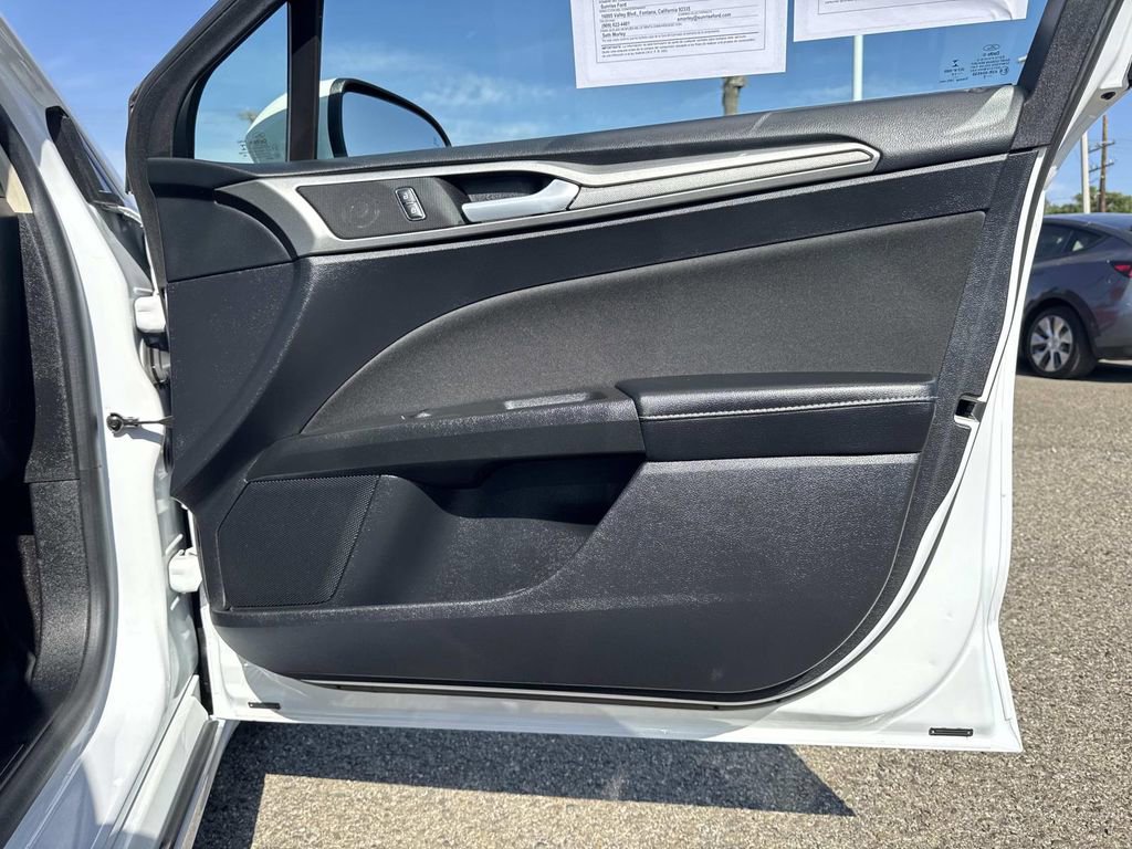 Certified 2019 Ford Fusion SE image 29