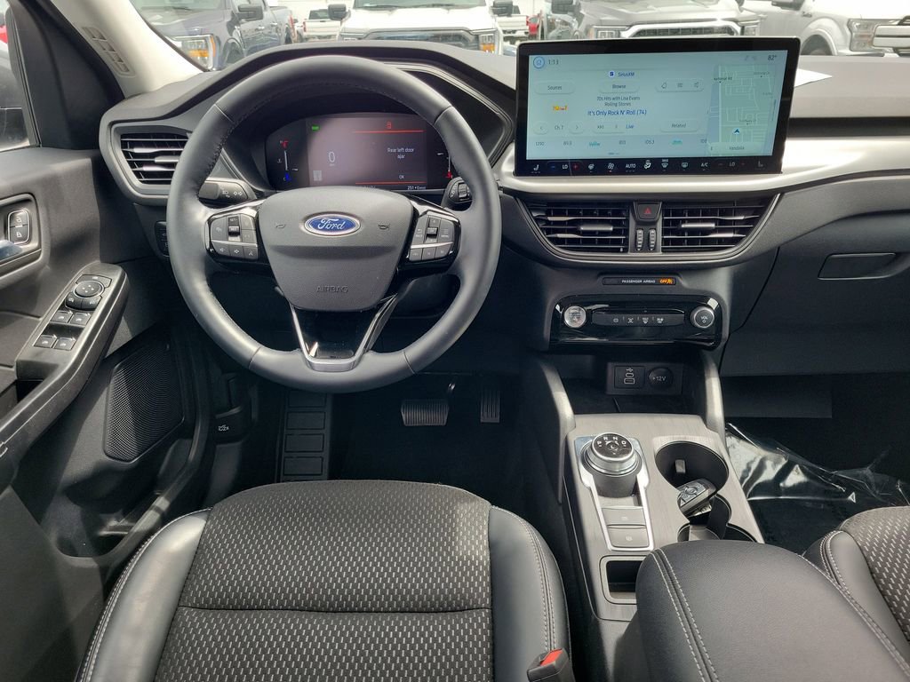 Certified 2025 Ford Escape SE FWD image 12