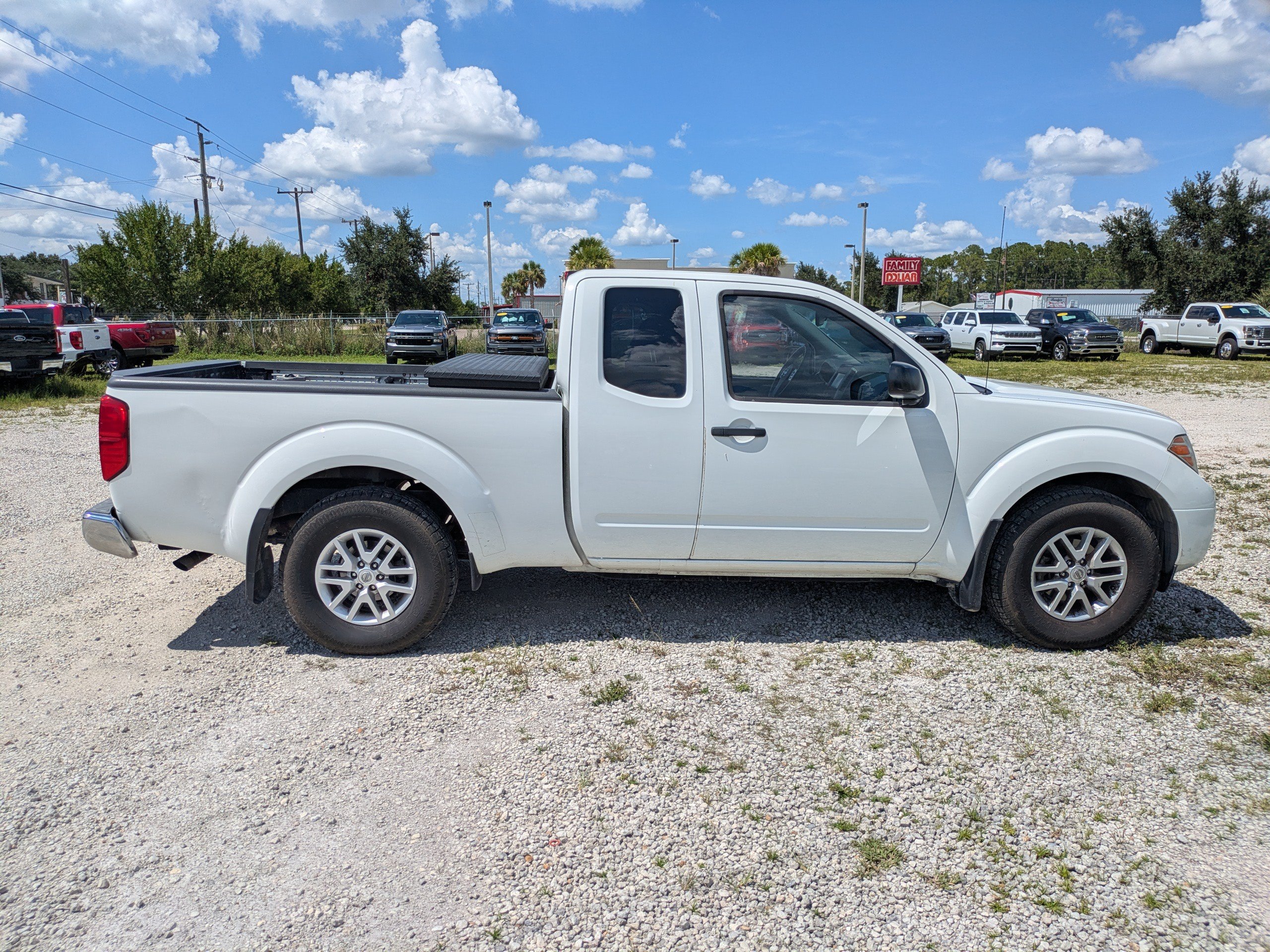 Used 2020 Nissan Frontier SV RWD image 3