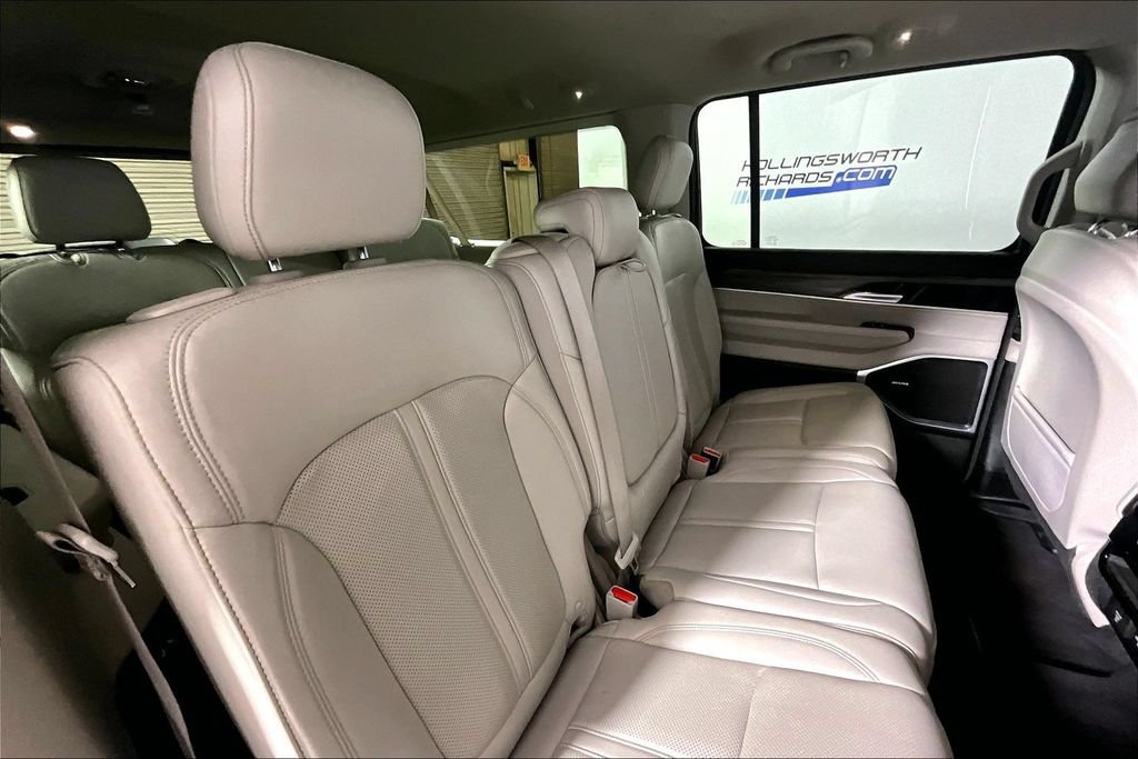 Used 2024 Jeep Wagoneer L Series II RWD image 22