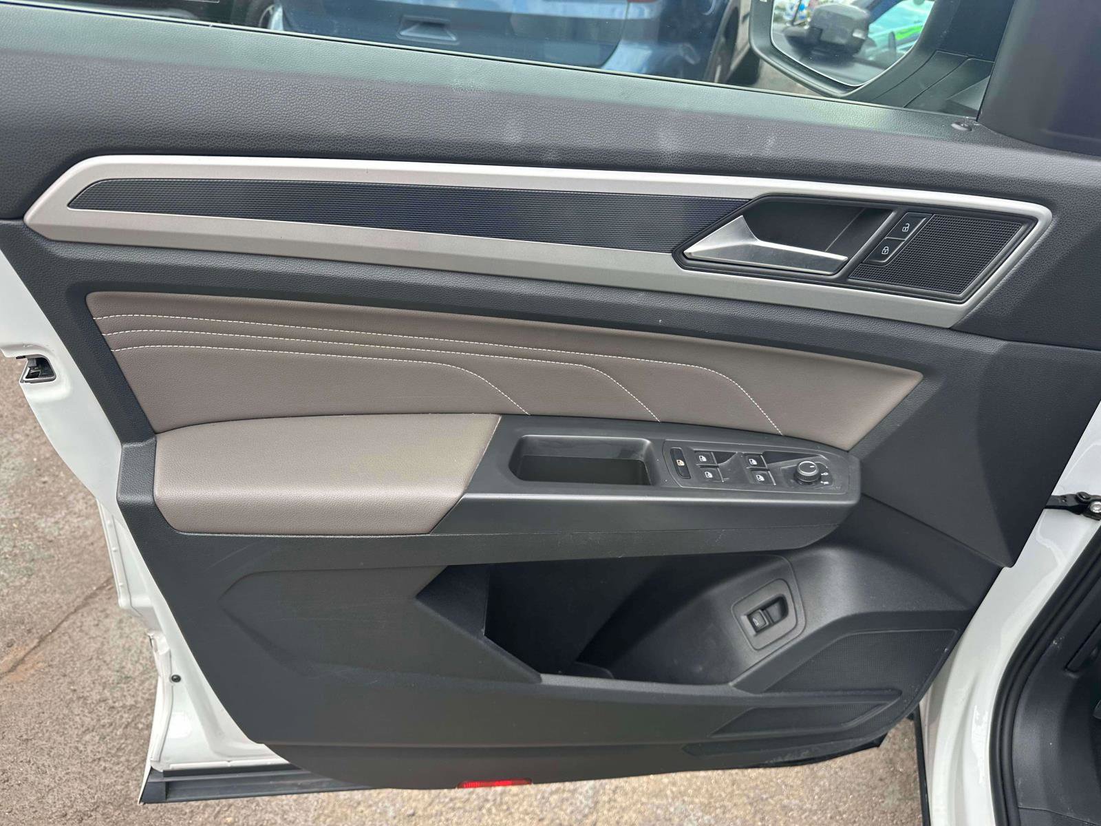 Used 2023 Volkswagen Atlas Cross Sport SEL R-Line image 15