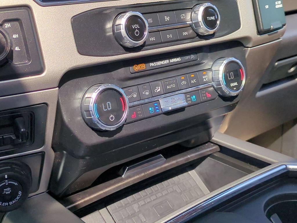 Certified 2022 Ford F350 Lariat w/ Tremor Off-Road Package AWD/4WD image 19