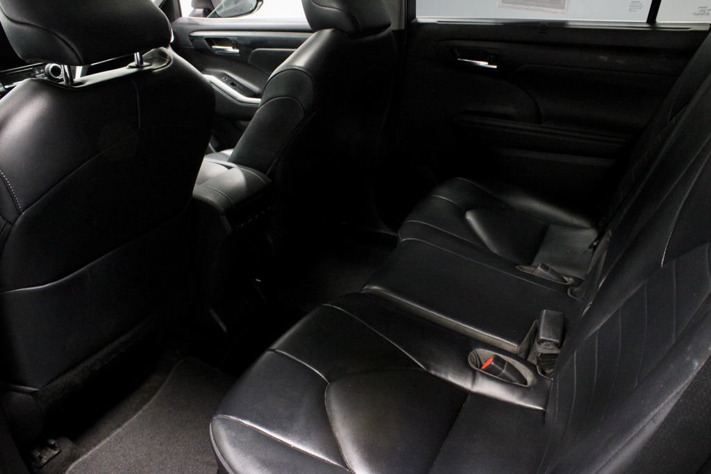 Used 2023 Toyota Highlander AWD image 20