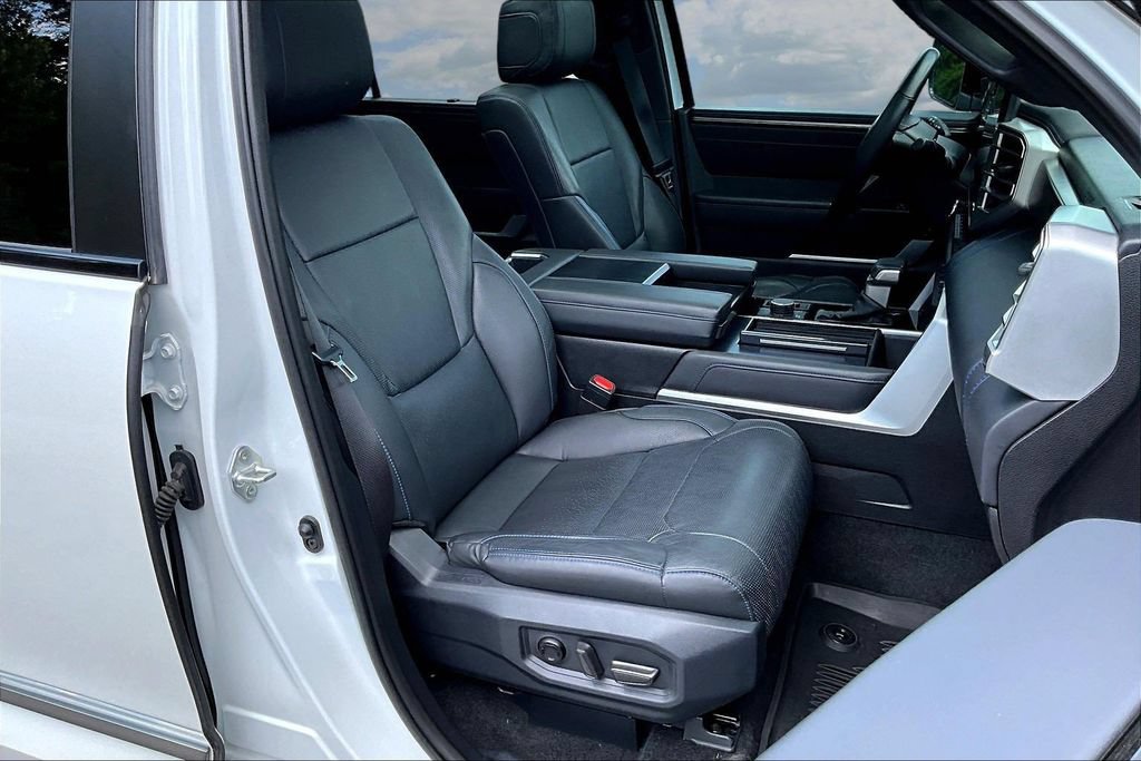 Used 2025 Toyota Sequoia Platinum AWD/4WD image 32