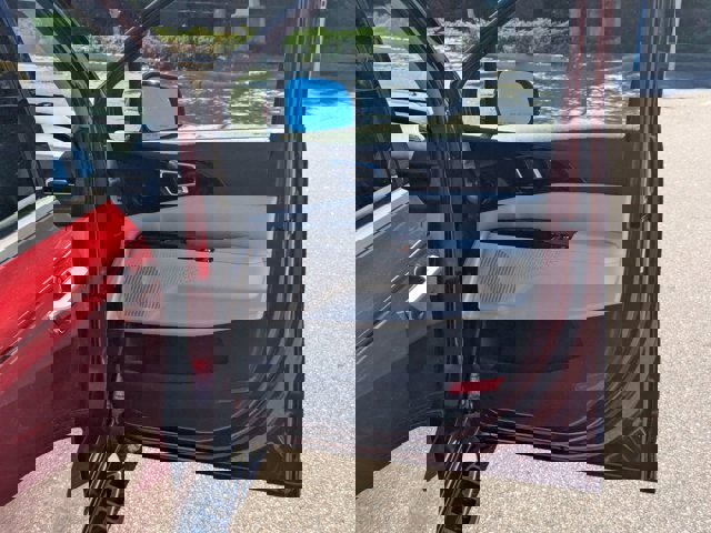 Used 2023 Kia Carnival SX image 34