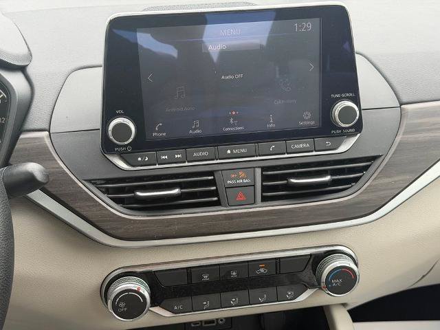 Used 2025 Nissan Altima 2.5 SV FWD image 18