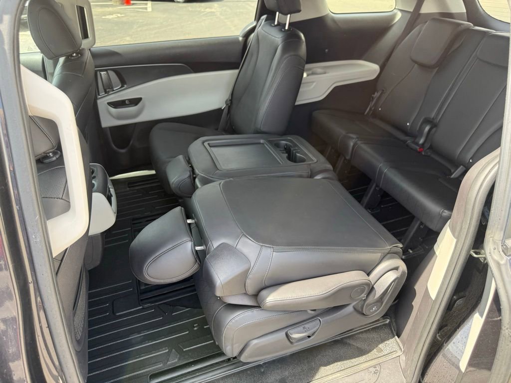 Used 2024 Kia Carnival LX FWD image 39