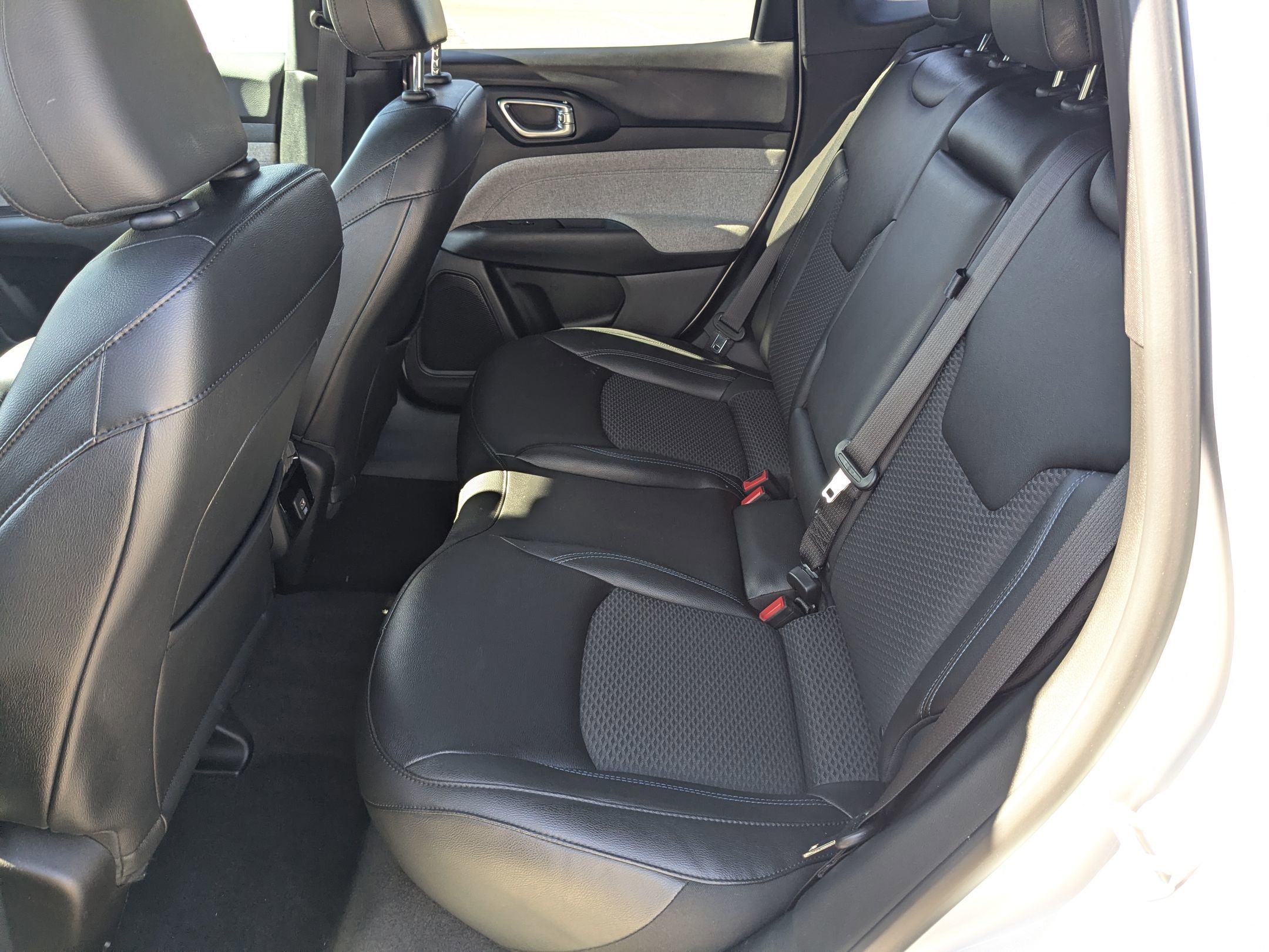 Used 2025 Jeep Compass Latitude AWD/4WD image 28