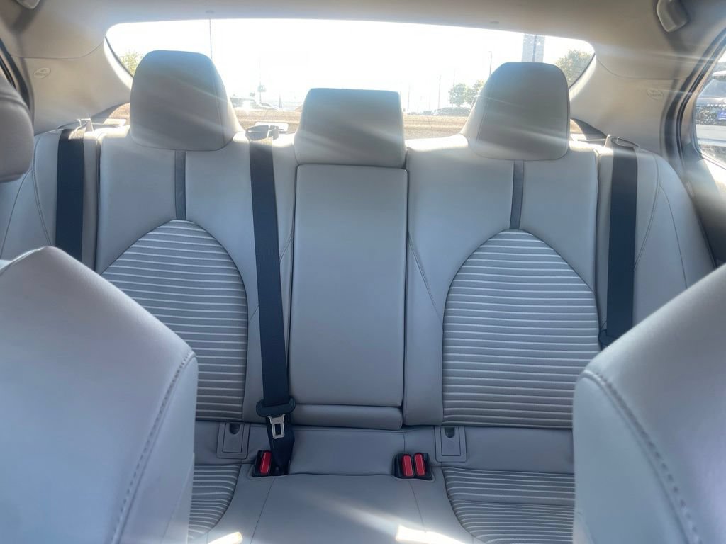 Used 2018 Toyota Camry SE FWD image 18