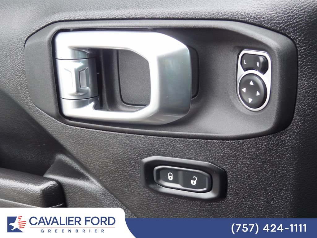 Used 2024 Jeep Gladiator Mojave w/ Technology Group AWD/4WD image 16
