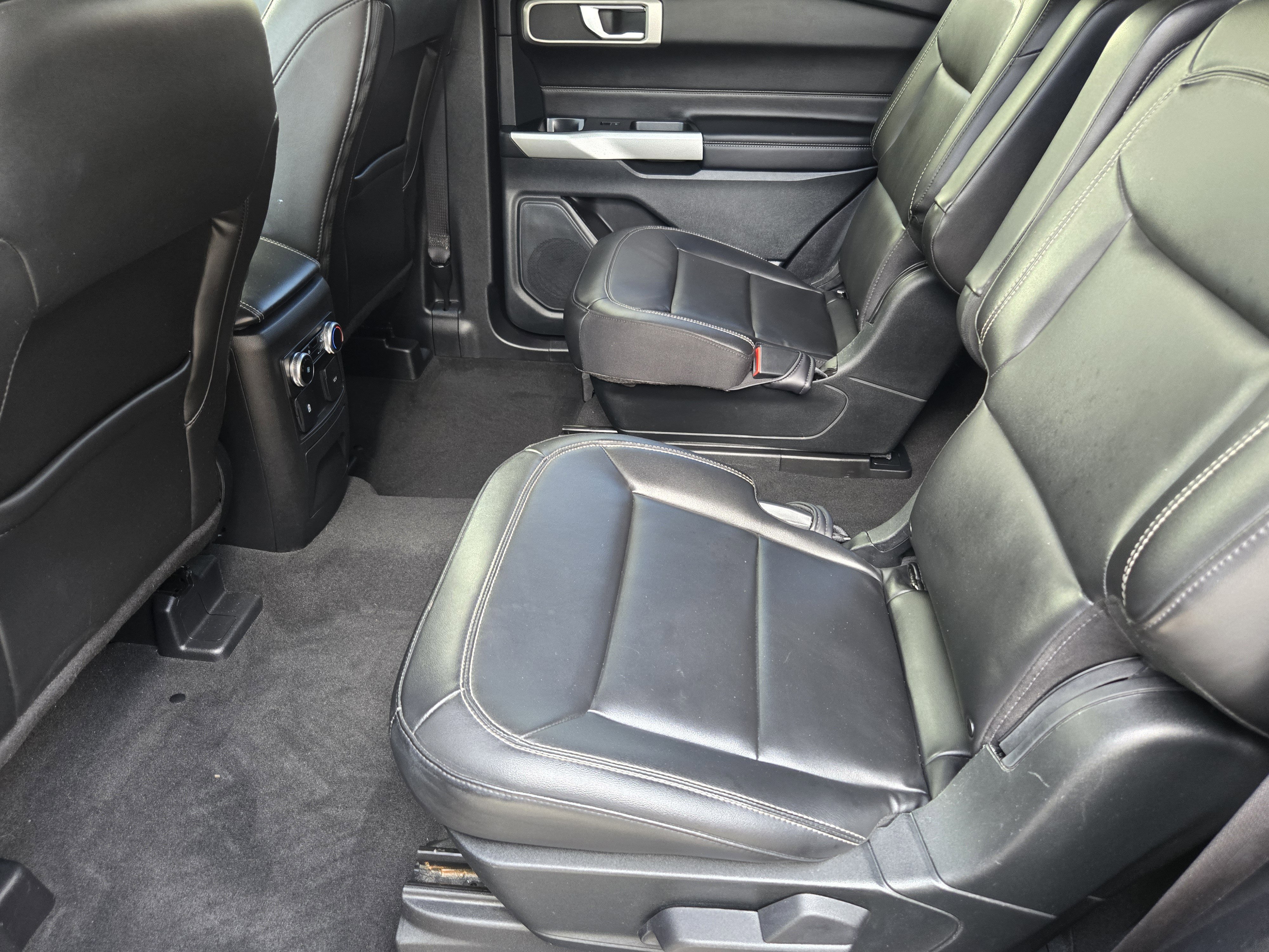 Certified 2022 Ford Explorer XLT w/ Equipment Group 202A RWD image 22