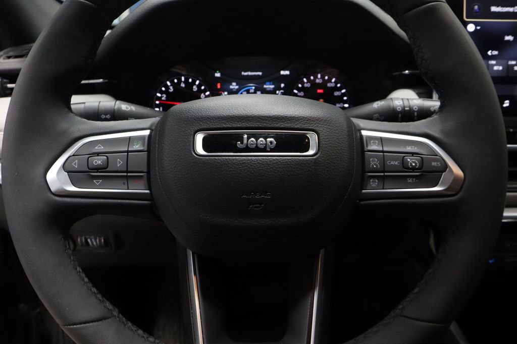 Used 2023 Jeep Compass Limited image 31