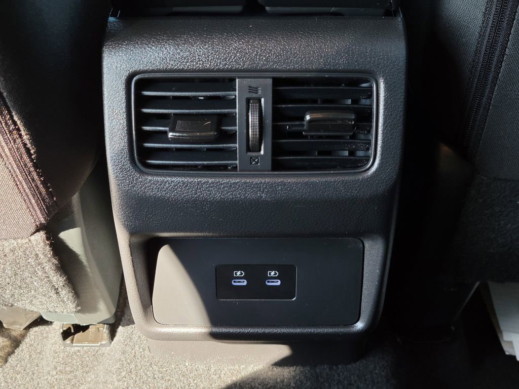 Used 2025 Nissan Rogue SV image 16