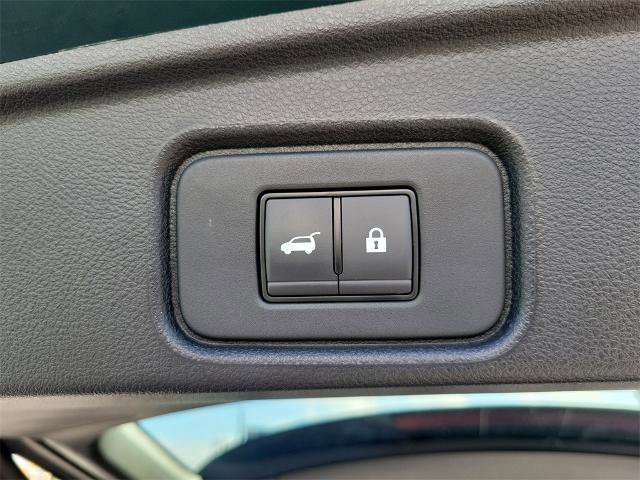 Used 2024 Nissan Pathfinder SL image 11