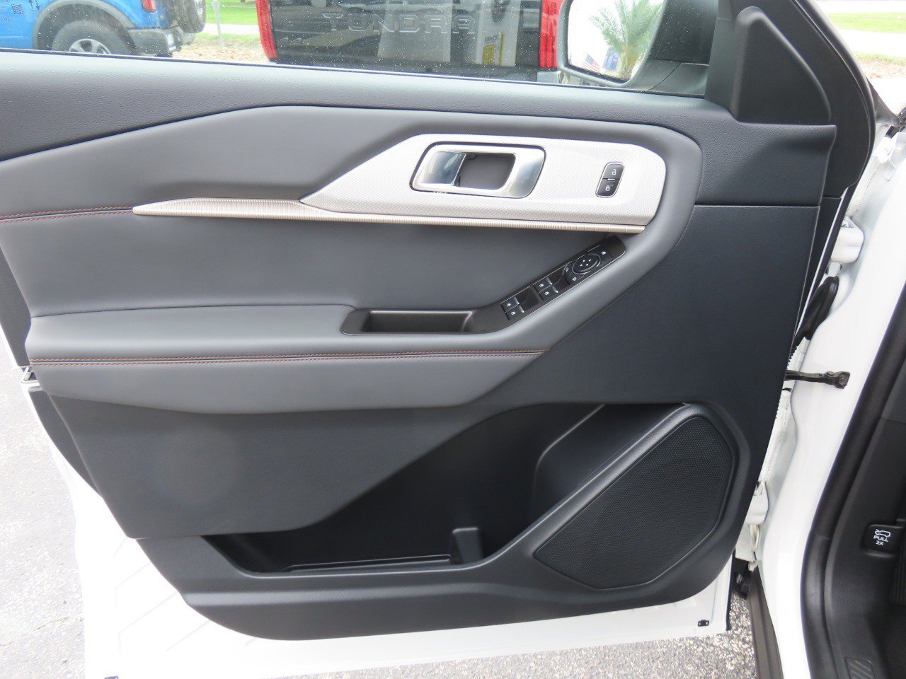 Certified 2025 Ford Explorer Active RWD image 26