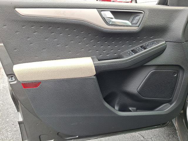 Certified 2020 Ford Escape SE image 12