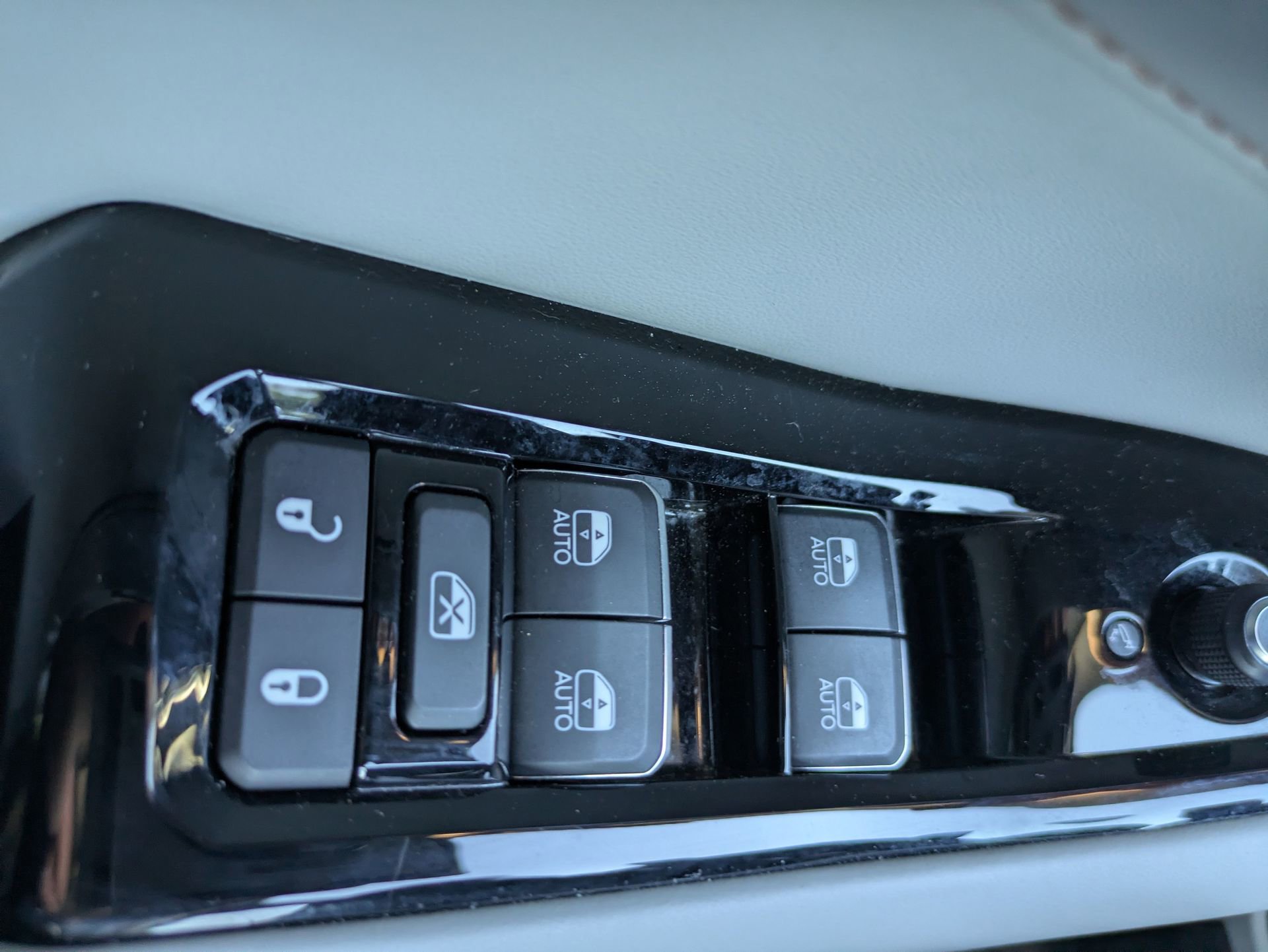 Used 2022 Jeep Grand Cherokee Overland w/ Luxury Tech Group IV image 30