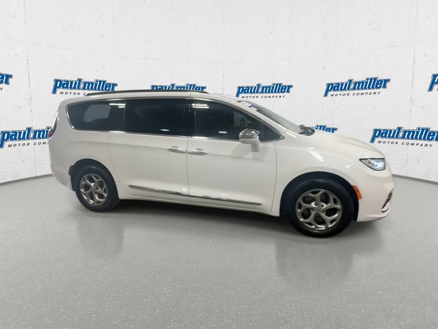 Used 2022 Chrysler Pacifica Limited AWD/4WD image 13