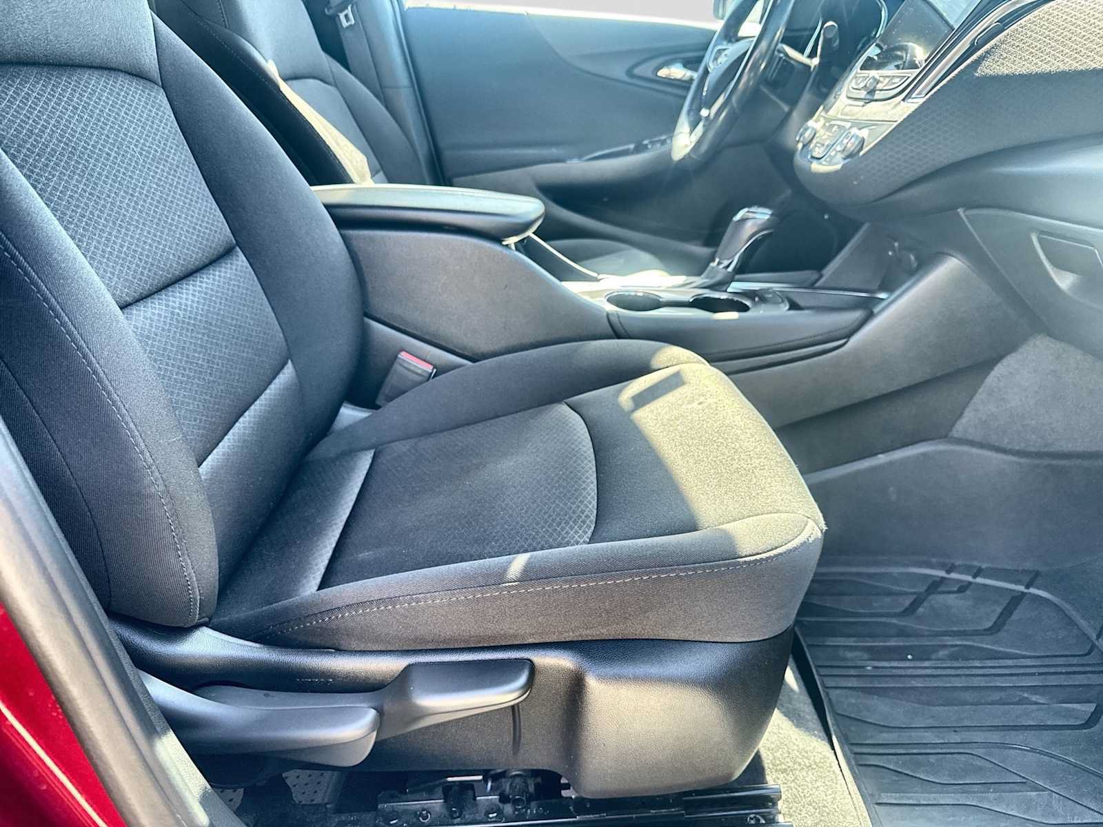 Used 2018 Chevrolet Malibu LT FWD image 20