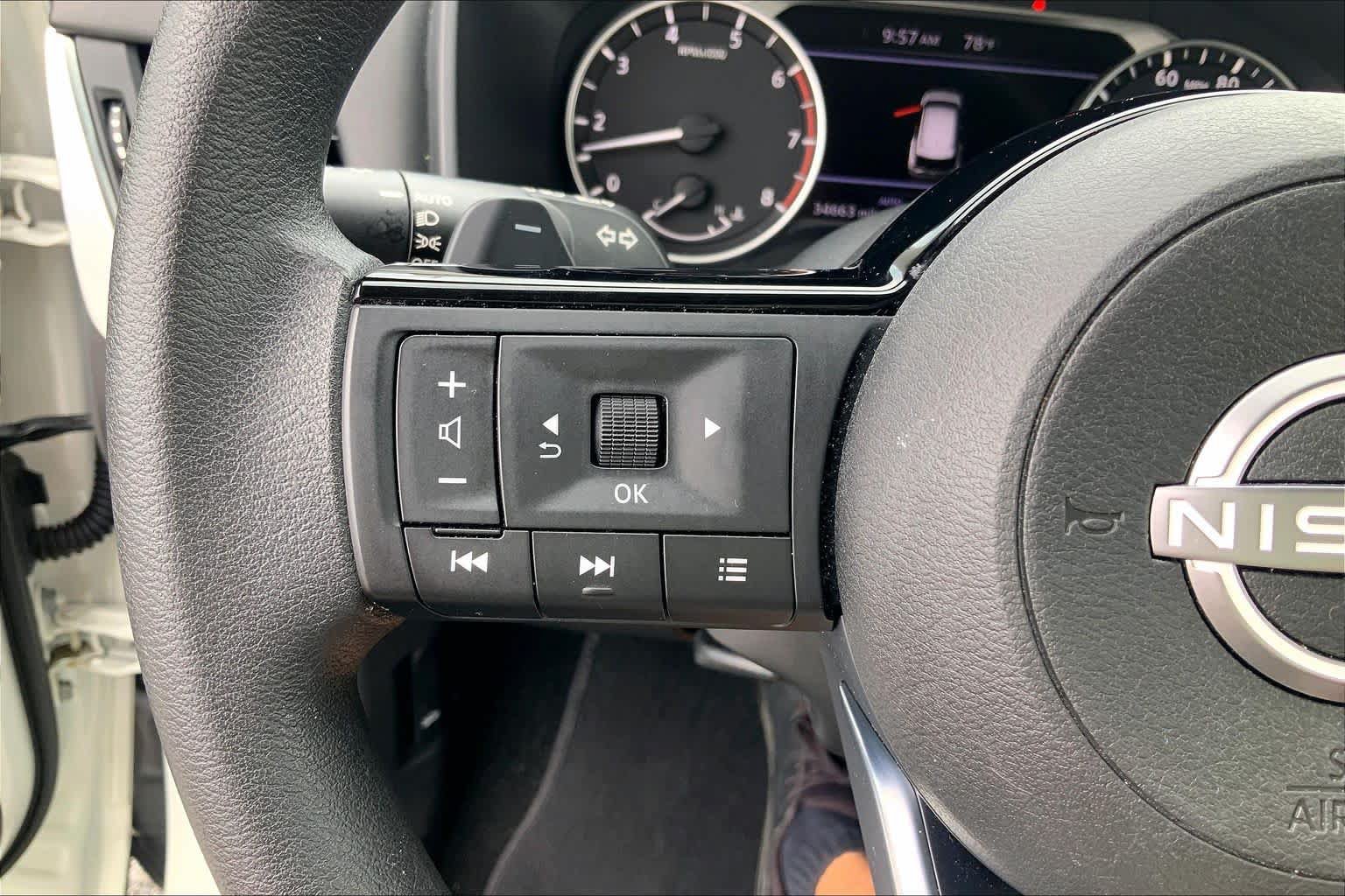 Used 2023 Nissan Rogue SV AWD/4WD image 22