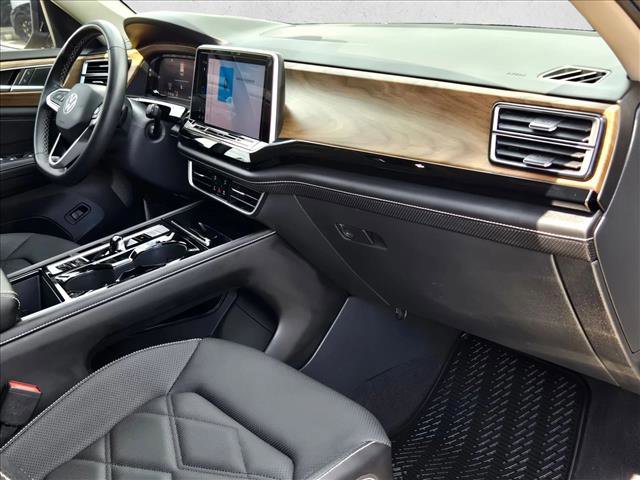 Used 2024 Volkswagen Atlas SE w/ Black Wheel Package FWD image 24