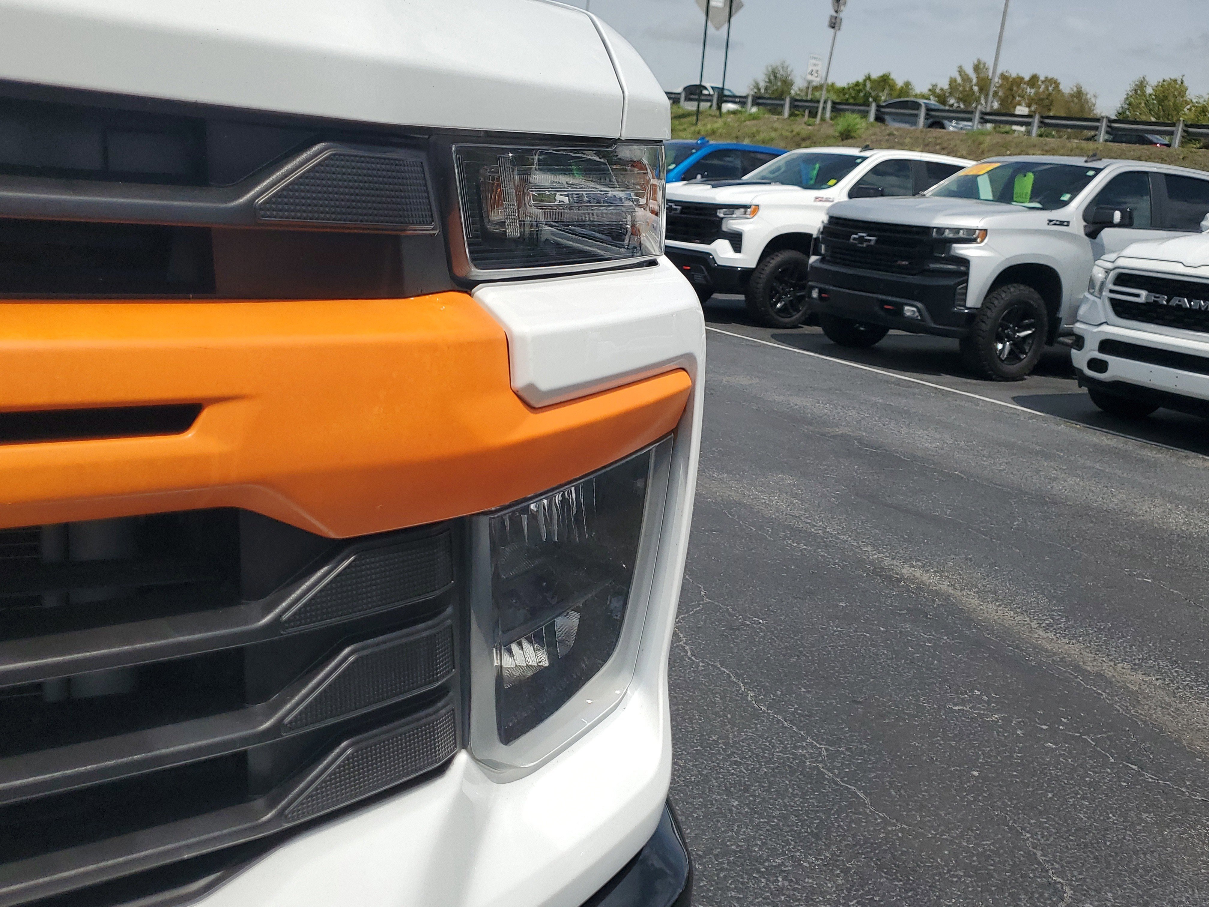 Used 2024 Chevrolet Silverado 2500 Custom w/ Custom Value Package image 6