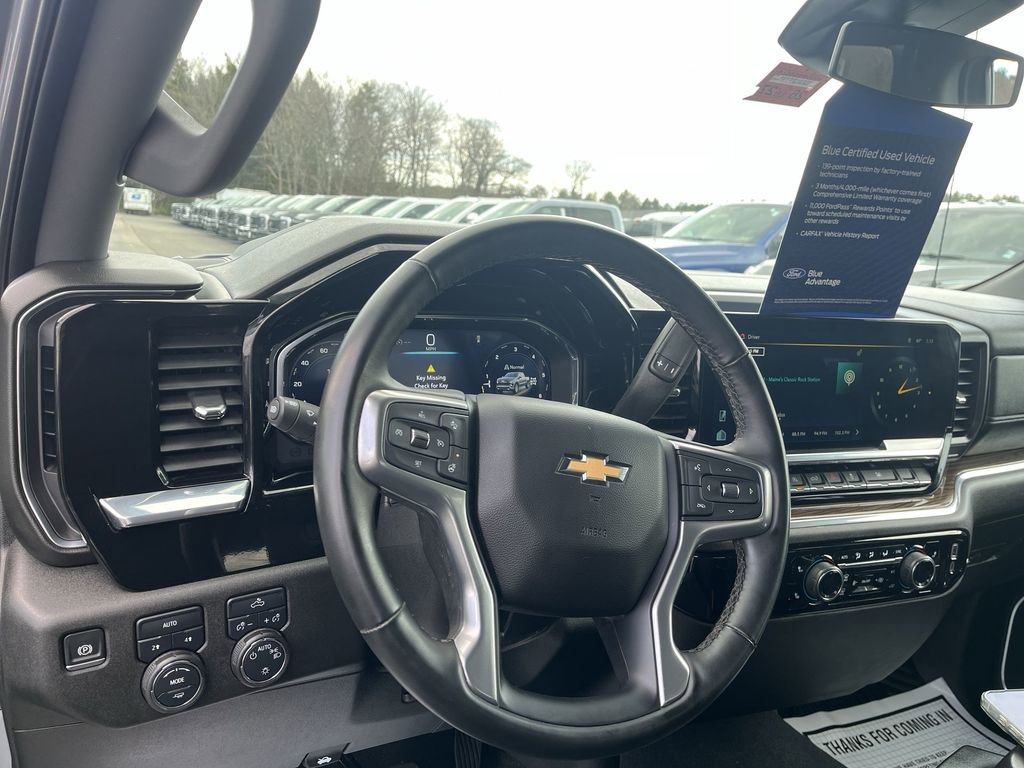Used 2024 Chevrolet Silverado 1500 LT AWD/4WD image 7