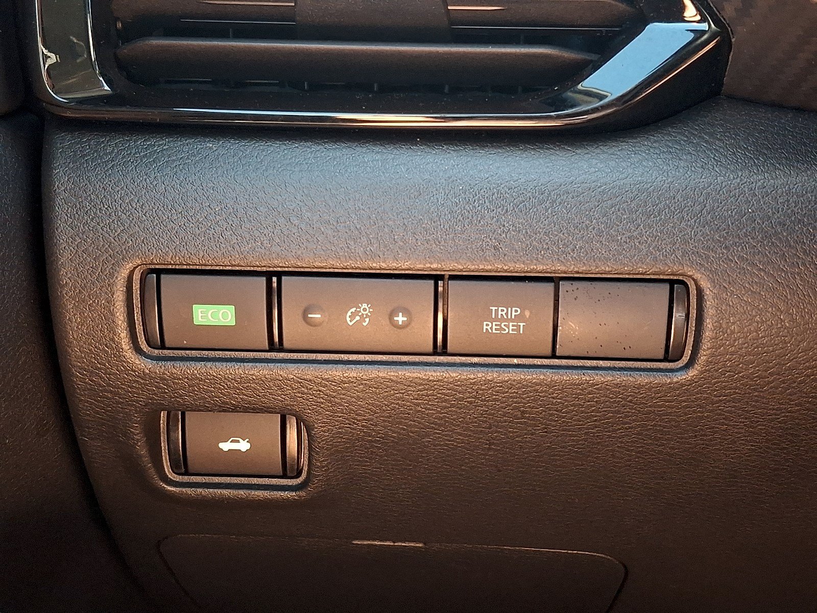 Used 2024 Nissan Sentra SV FWD image 24