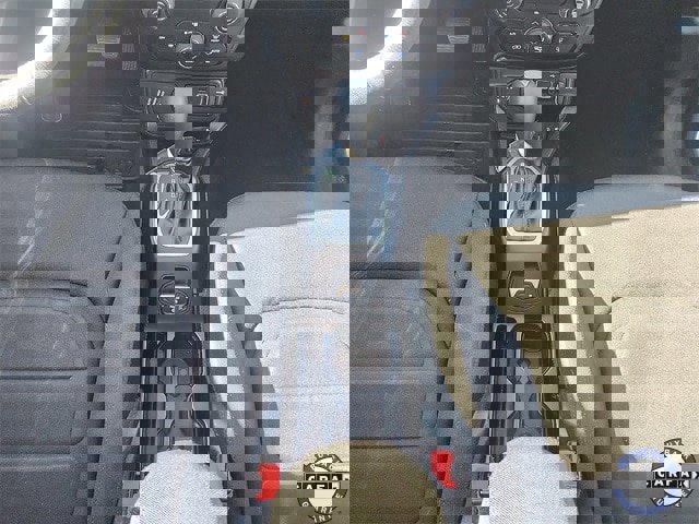 Used 2019 Jeep Renegade Latitude w/ Cold Weather Group image 18