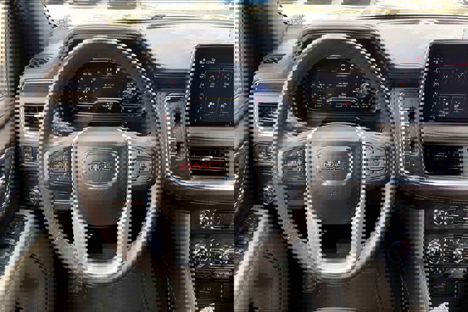 Used 2023 GMC Yukon XL SLT image 6