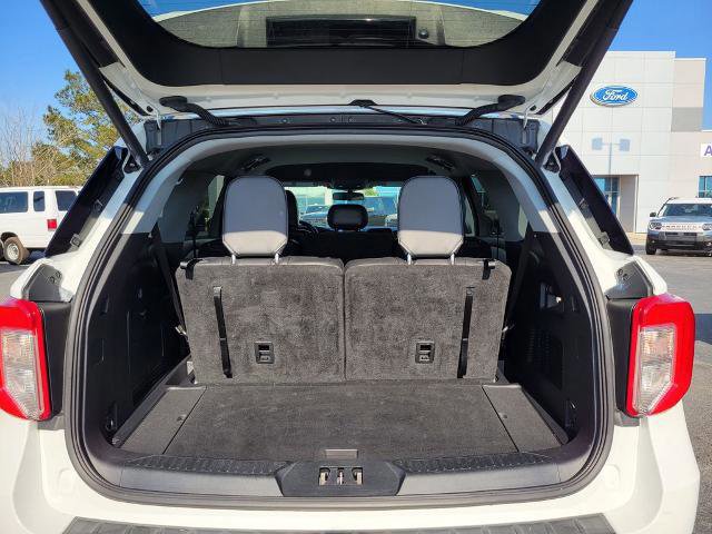 Certified 2022 Ford Explorer XLT w/ Equipment Group 202A image 13