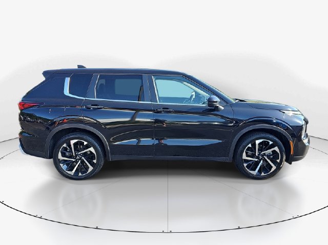 Used 2024 Mitsubishi Outlander SE FWD image 3