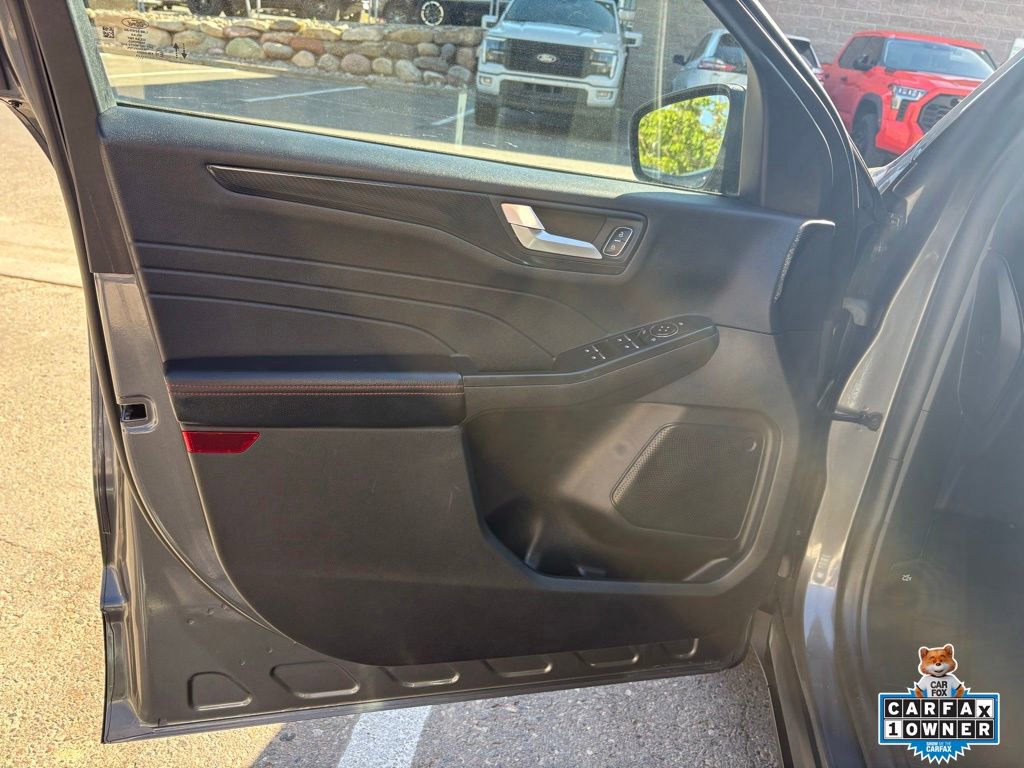 Certified 2025 Ford Escape ST-Line AWD/4WD image 14