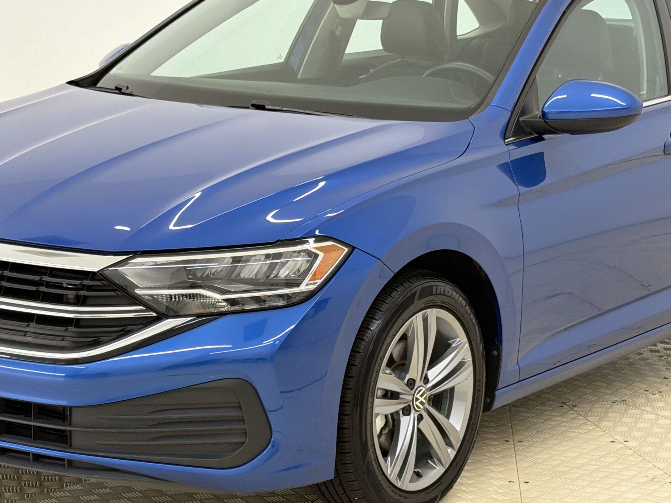 Used 2024 Volkswagen Jetta SE FWD image 25